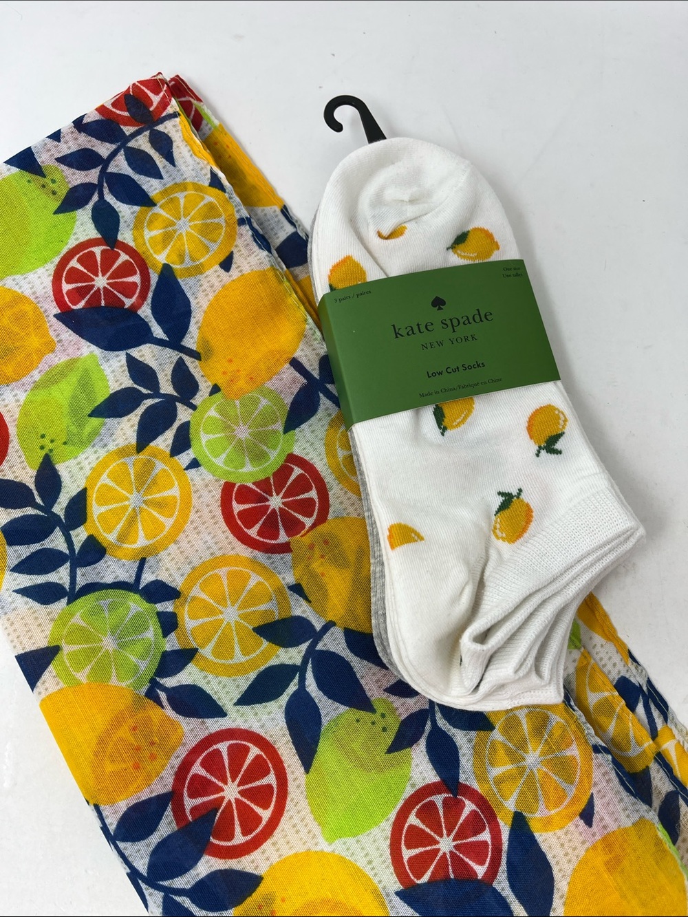 KATE SPADE PACK OF 3 LOW CUT SOCKS LEMONS WHITE AND GRAY Bonus Scarf Sz 4-10